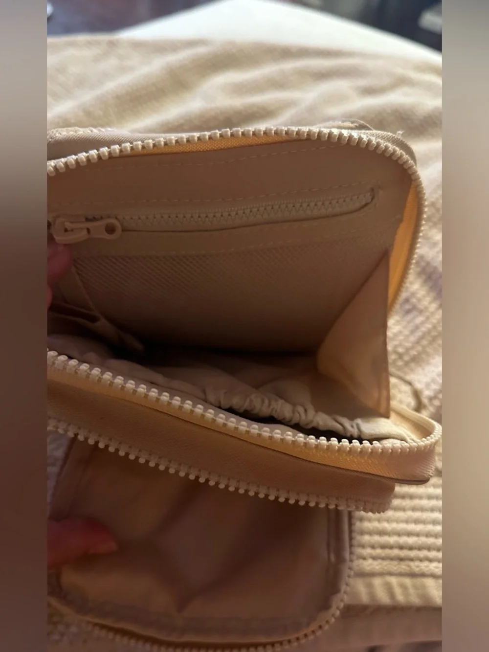 Beis Sling Bag - Picture 3 of 4